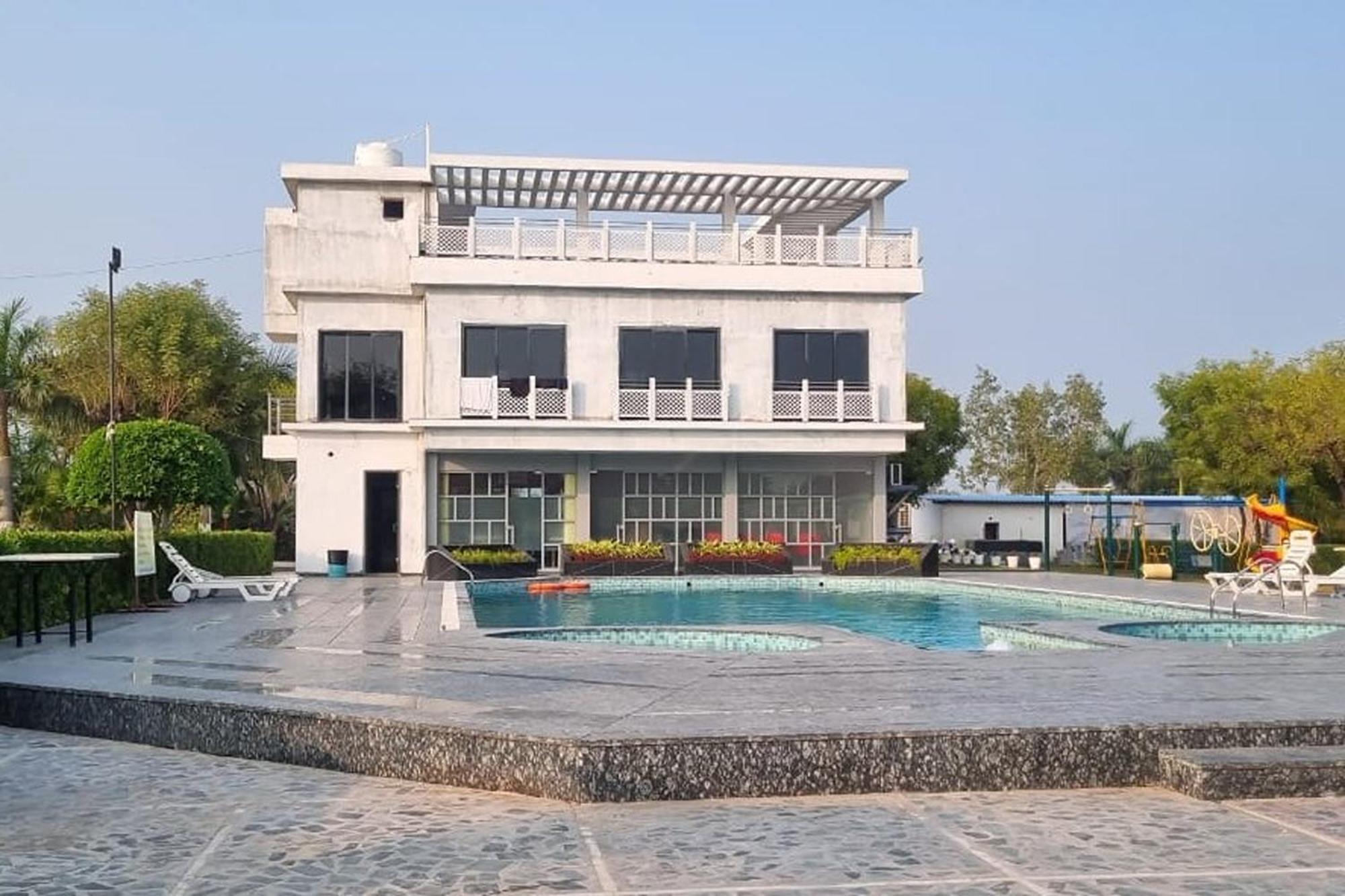 Rupis Resort Near Udaipur Airport Dabok Exterior photo