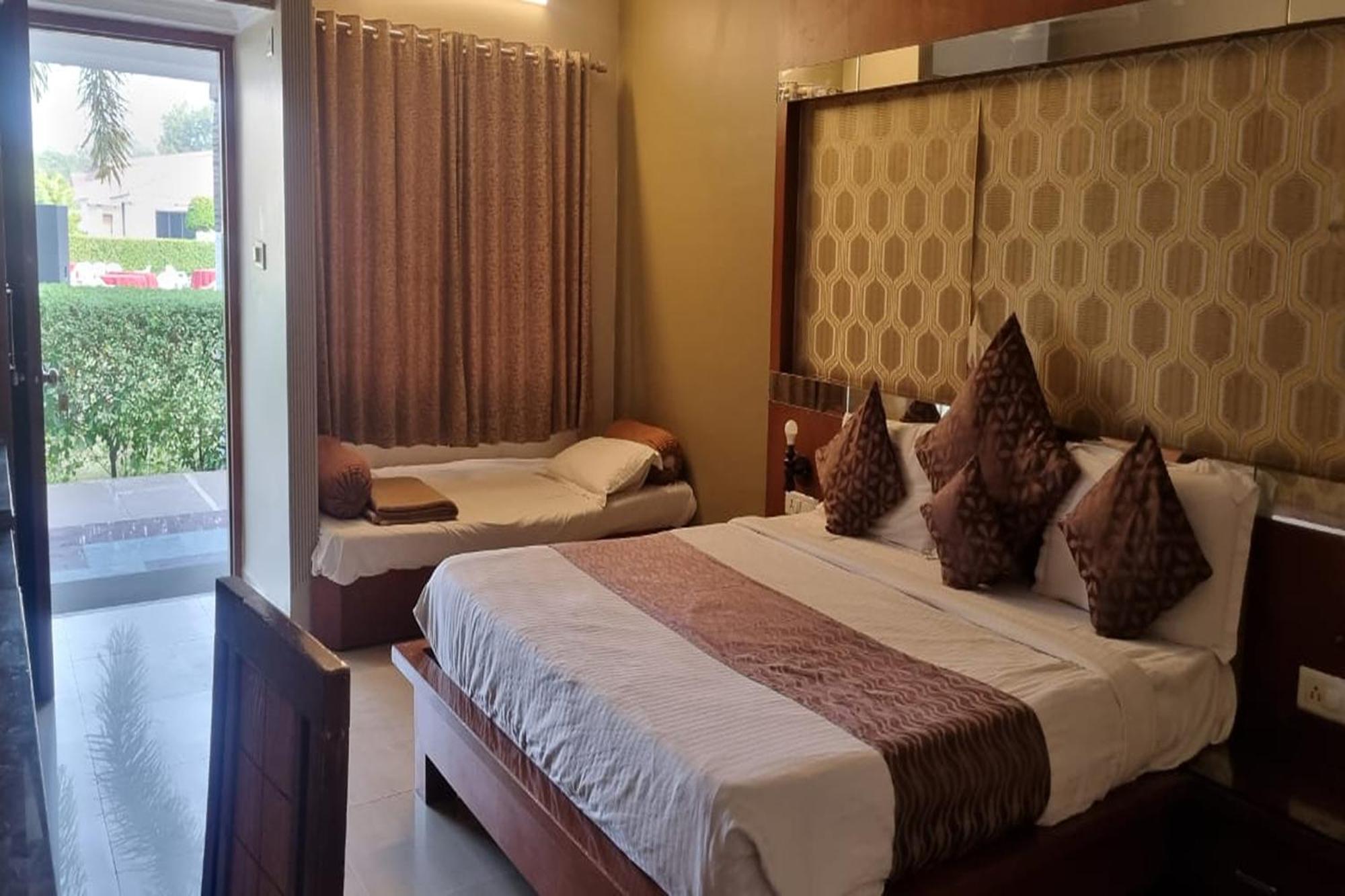 Rupis Resort Near Udaipur Airport Dabok Exterior photo