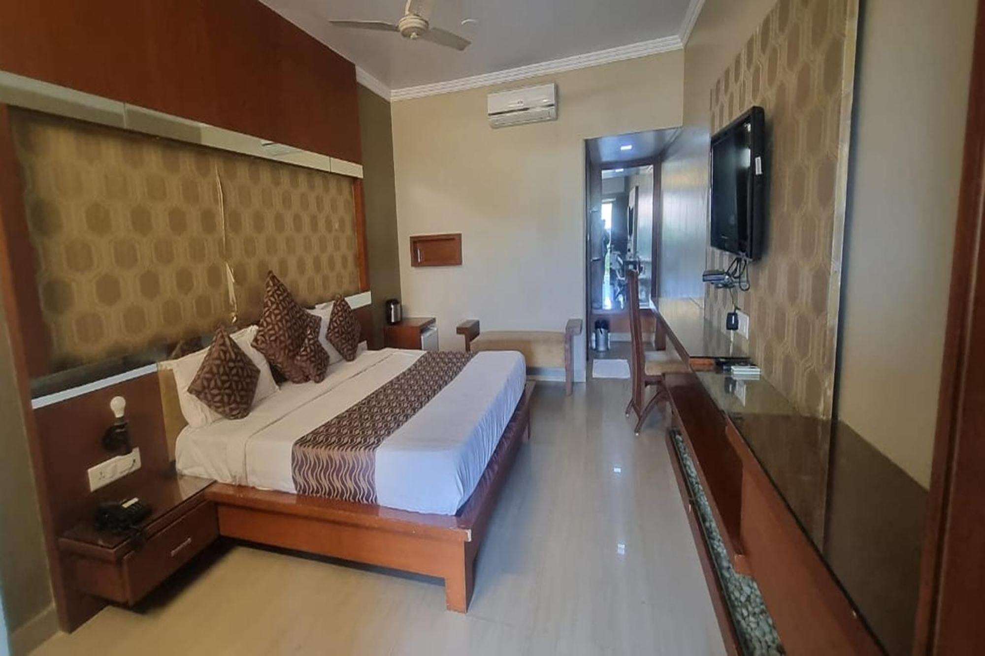 Rupis Resort Near Udaipur Airport Dabok Exterior photo