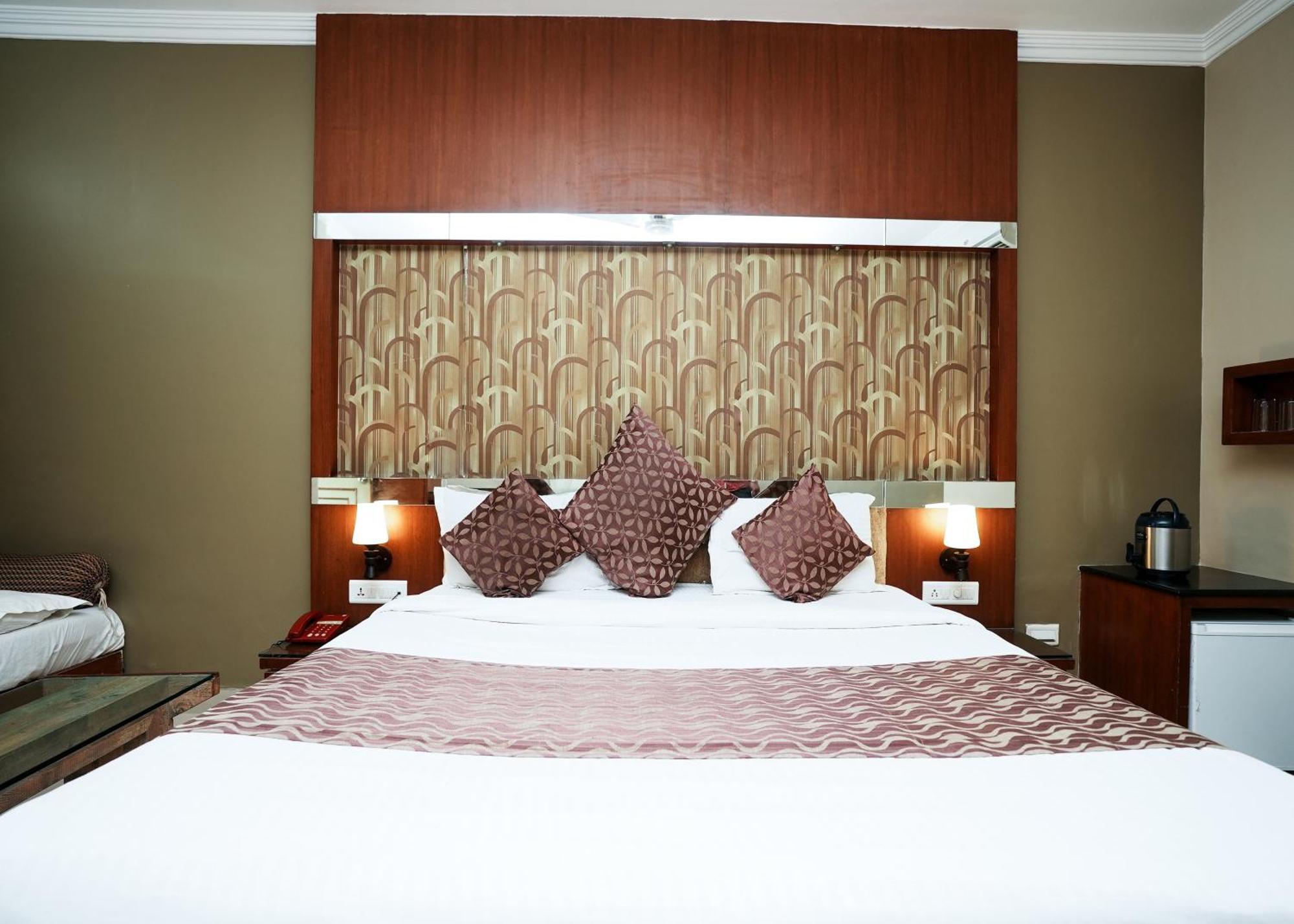Rupis Resort Near Udaipur Airport Dabok Exterior photo
