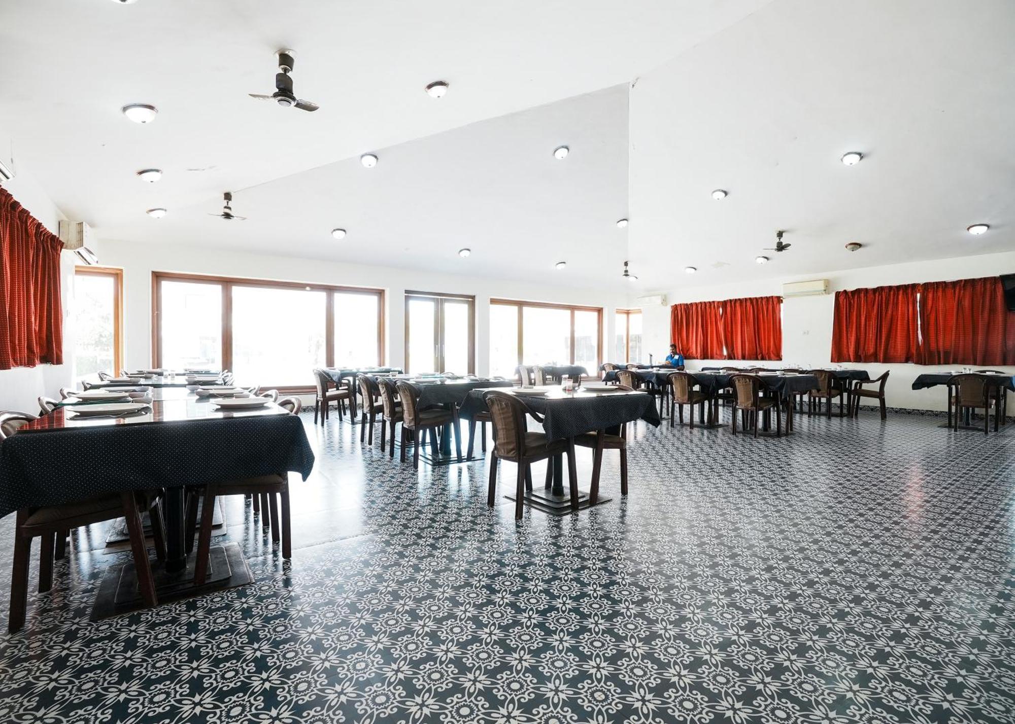 Rupis Resort Near Udaipur Airport Dabok Exterior photo