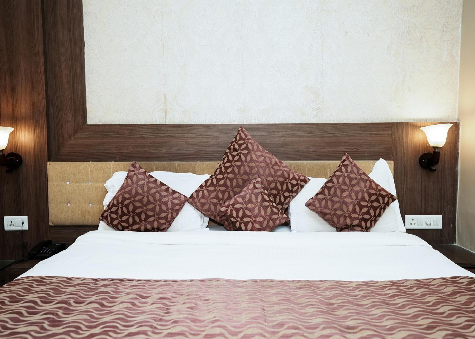 Rupis Resort Near Udaipur Airport Dabok Exterior photo