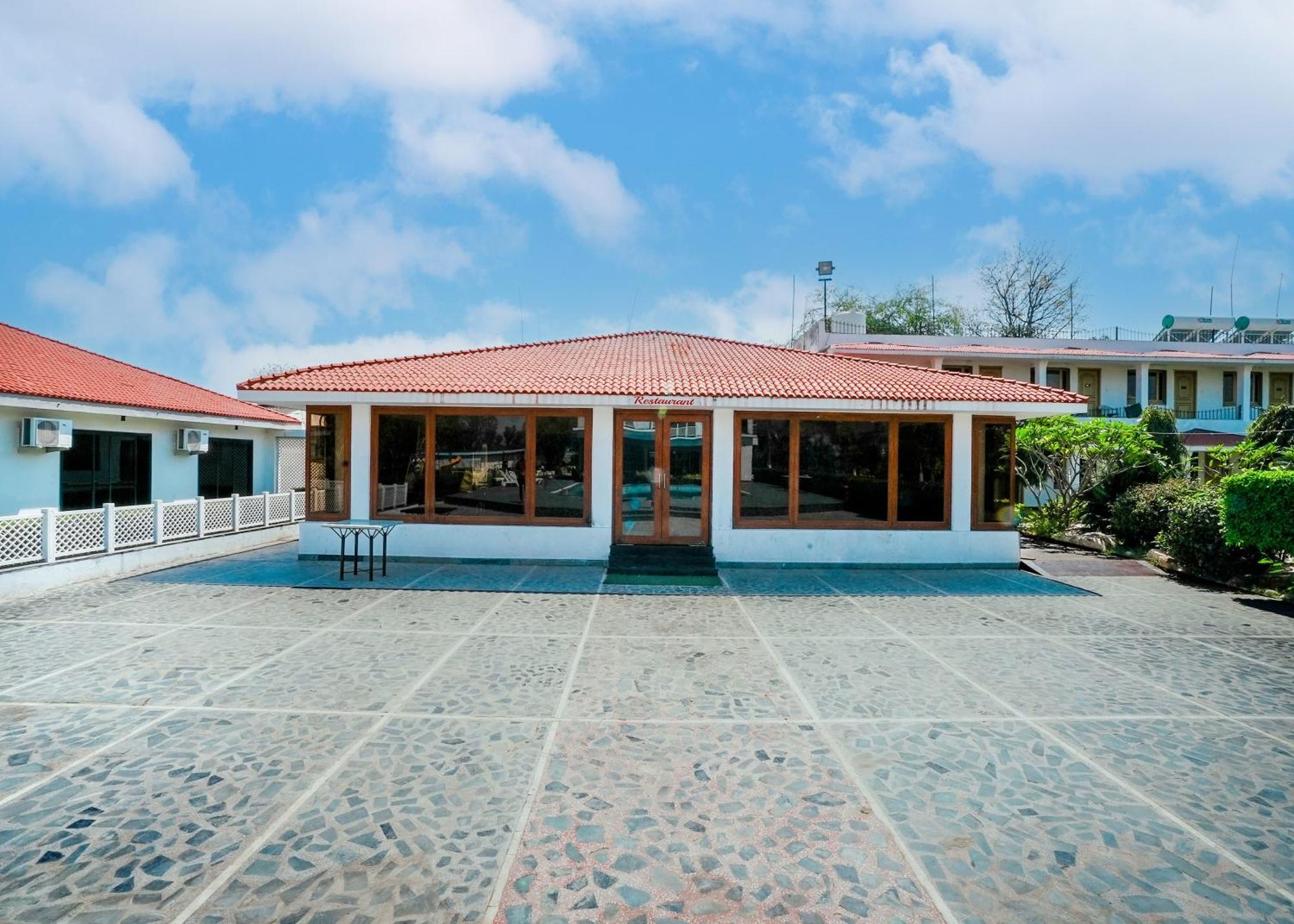 Rupis Resort Near Udaipur Airport Dabok Exterior photo