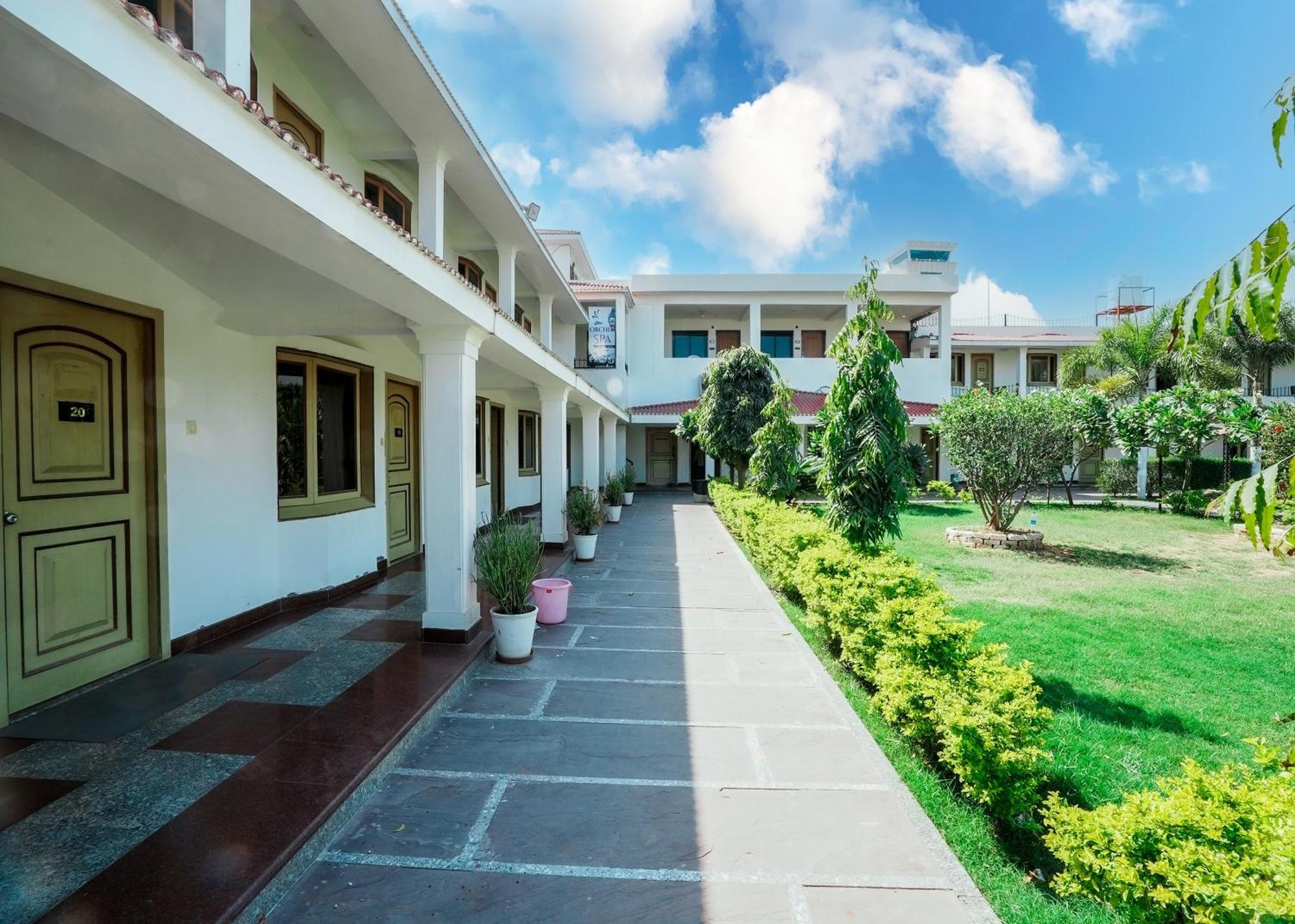 Rupis Resort Near Udaipur Airport Dabok Exterior photo