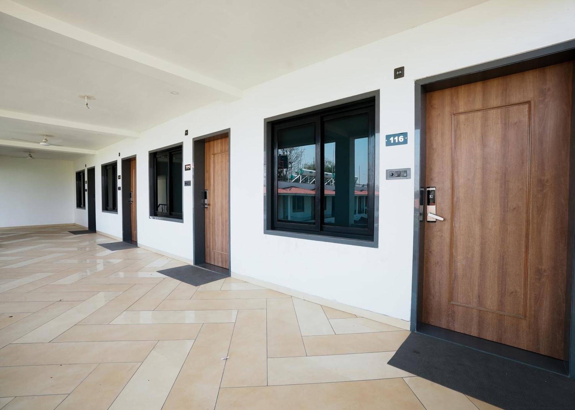 Rupis Resort Near Udaipur Airport Dabok Exterior photo