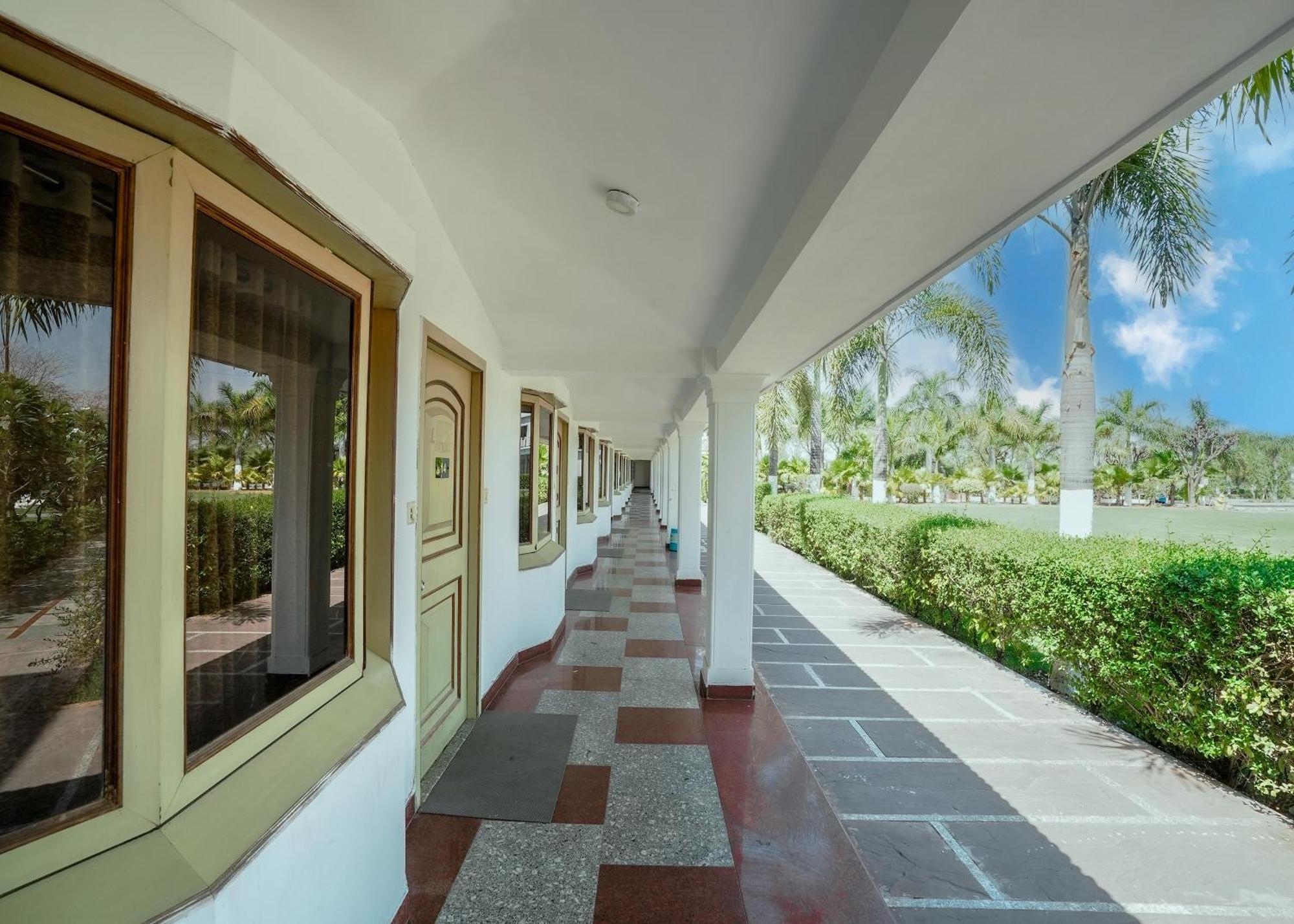 Rupis Resort Near Udaipur Airport Dabok Exterior photo