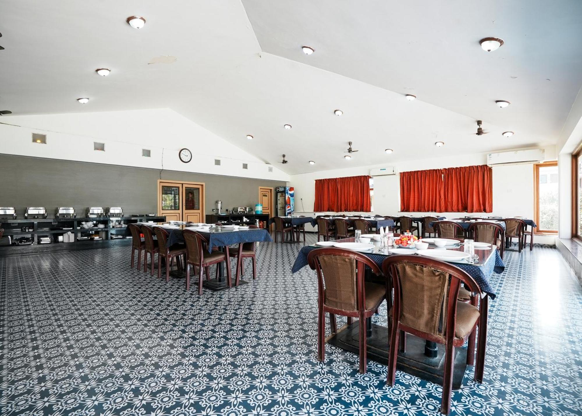 Rupis Resort Near Udaipur Airport Dabok Exterior photo