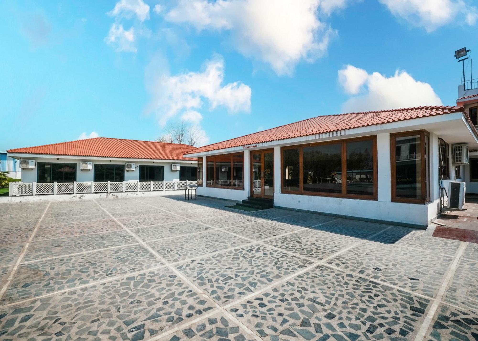Rupis Resort Near Udaipur Airport Dabok Exterior photo