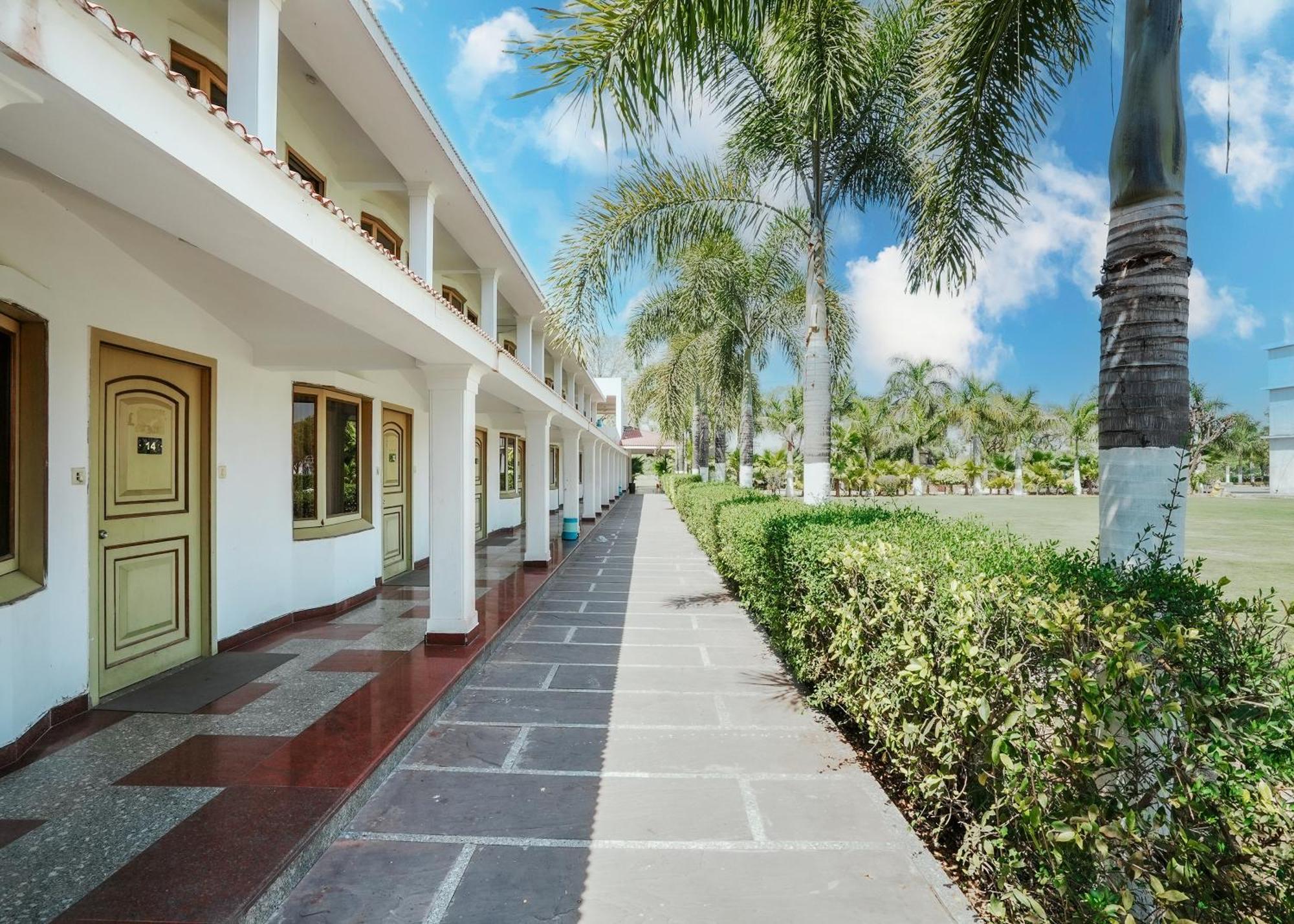Rupis Resort Near Udaipur Airport Dabok Exterior photo