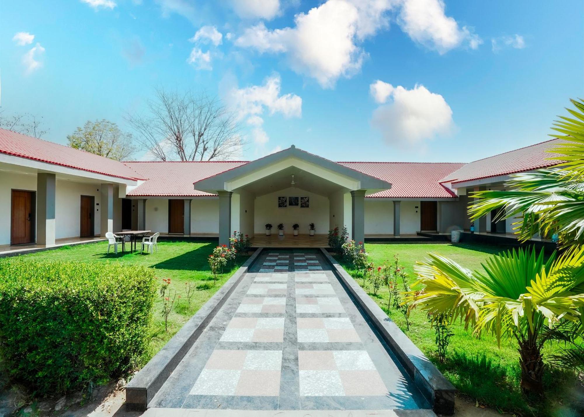 Rupis Resort Near Udaipur Airport Dabok Exterior photo