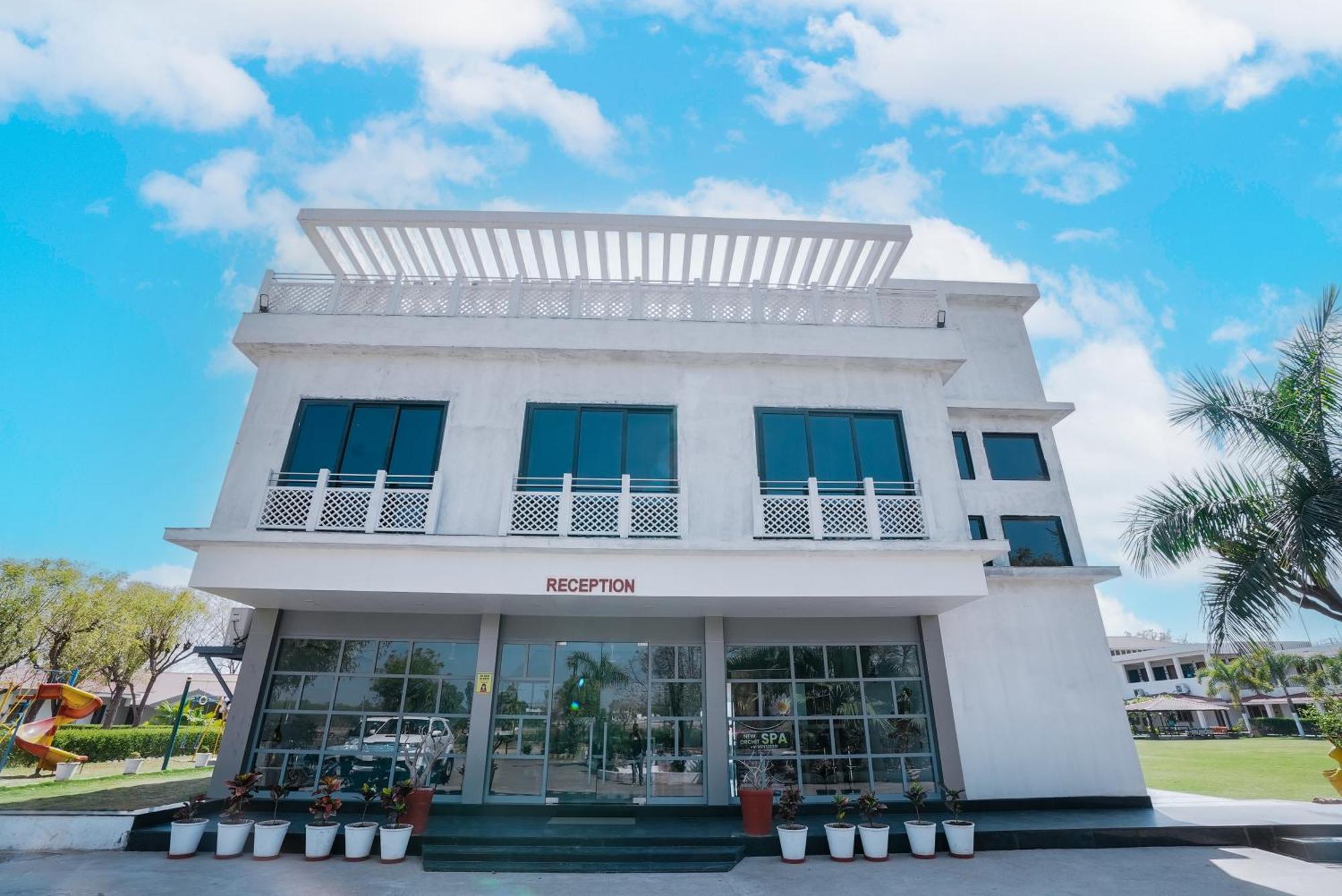 Rupis Resort Near Udaipur Airport Dabok Exterior photo