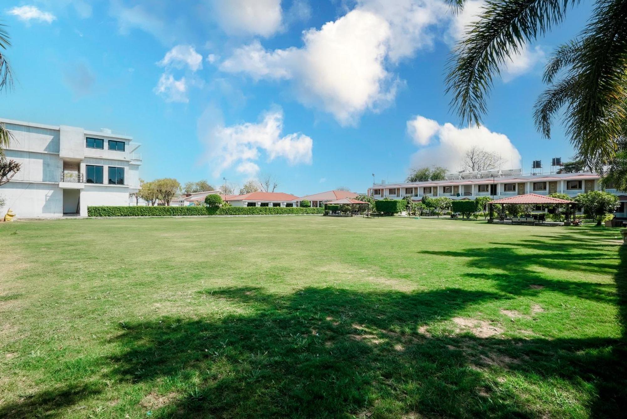Rupis Resort Near Udaipur Airport Dabok Exterior photo