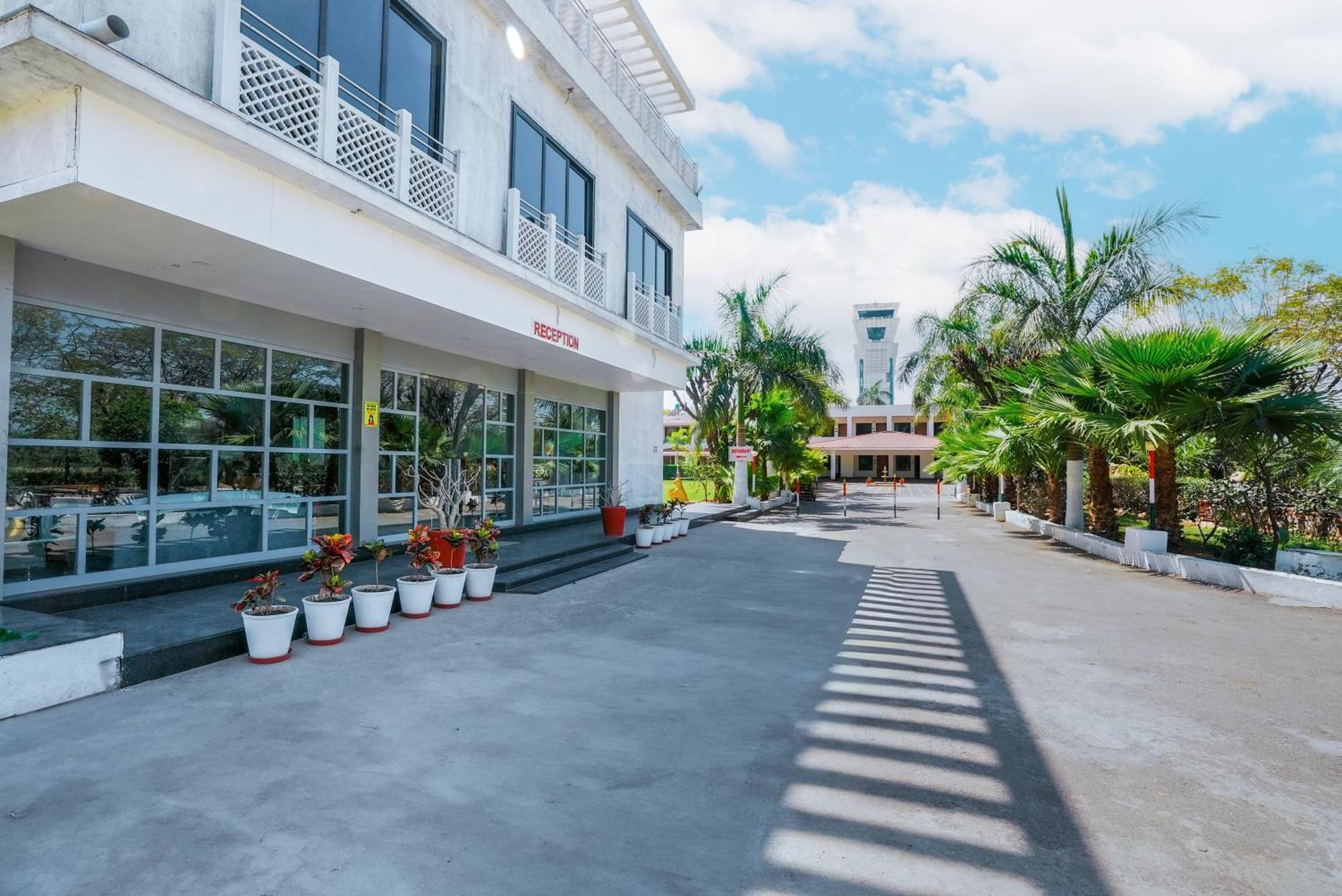 Rupis Resort Near Udaipur Airport Dabok Exterior photo