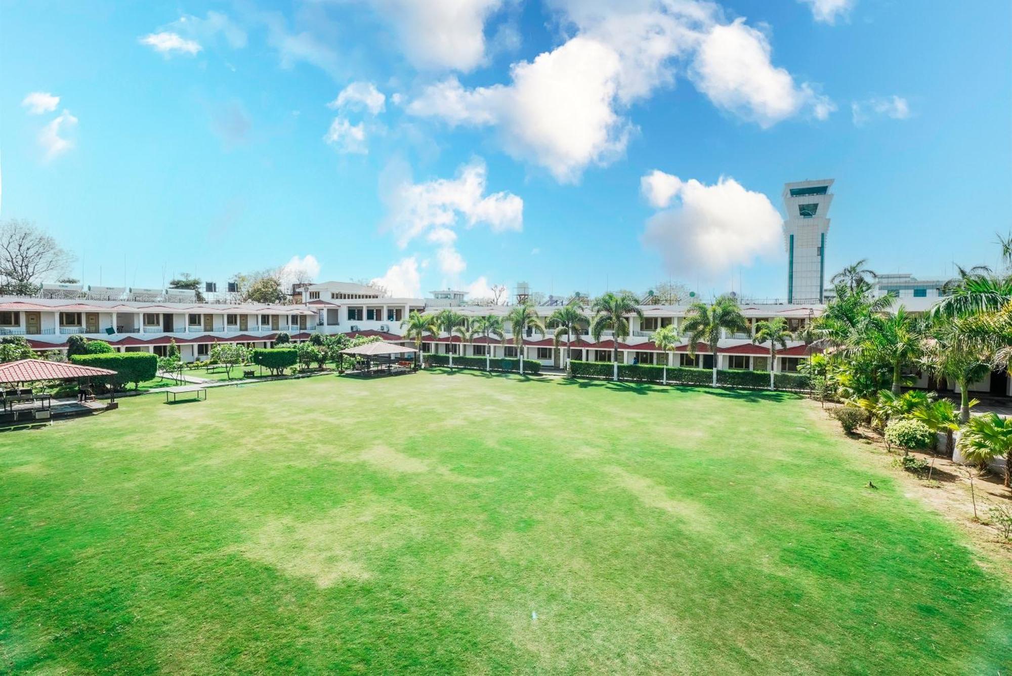 Rupis Resort Near Udaipur Airport Dabok Exterior photo