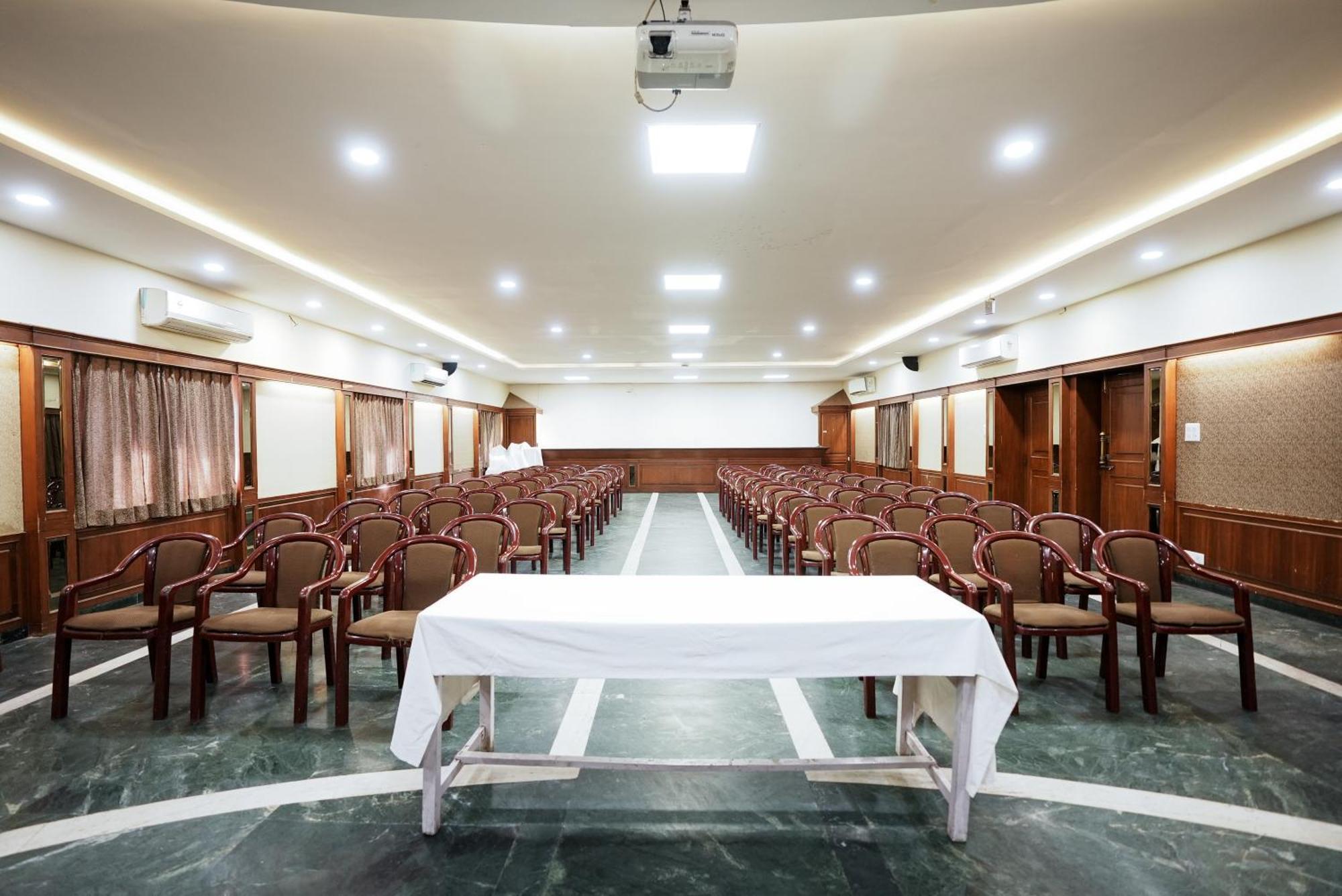 Rupis Resort Near Udaipur Airport Dabok Exterior photo