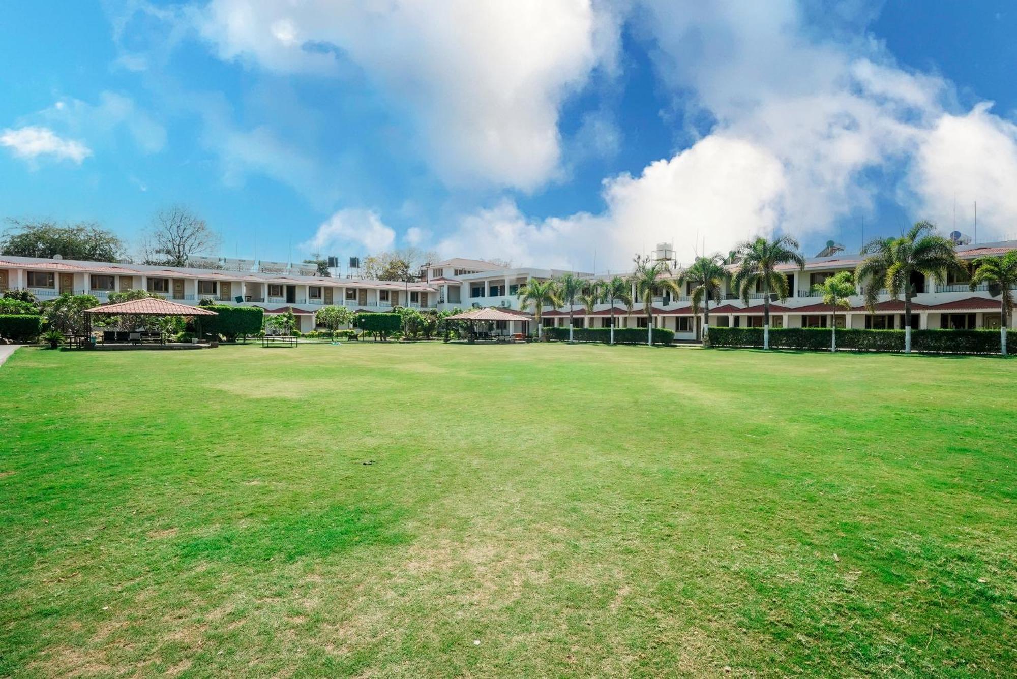 Rupis Resort Near Udaipur Airport Dabok Exterior photo